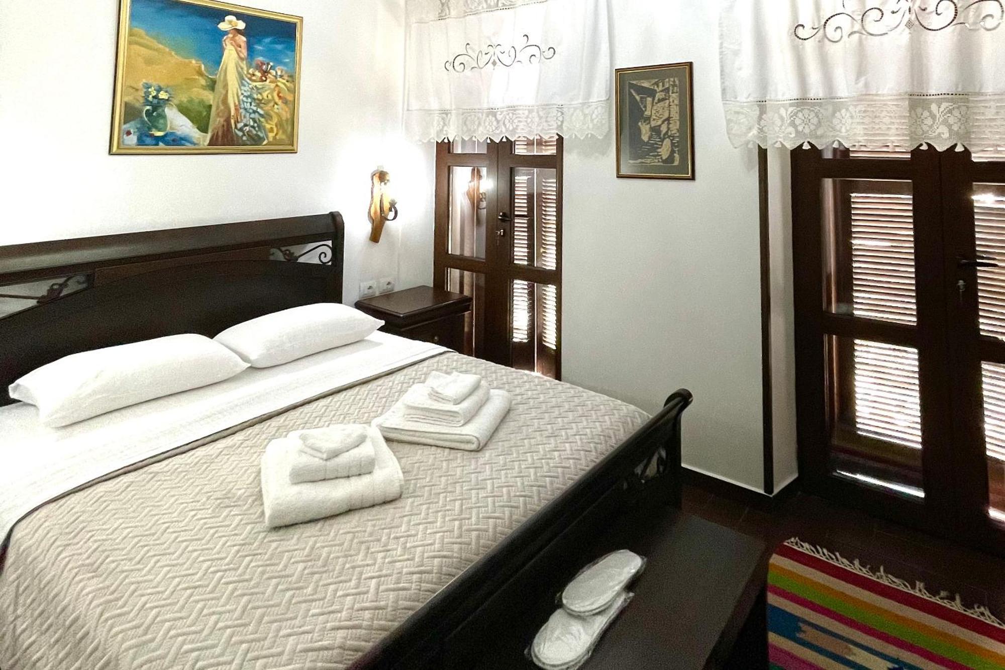 White House Boutique & Restaurant - Since 1999 * Berat