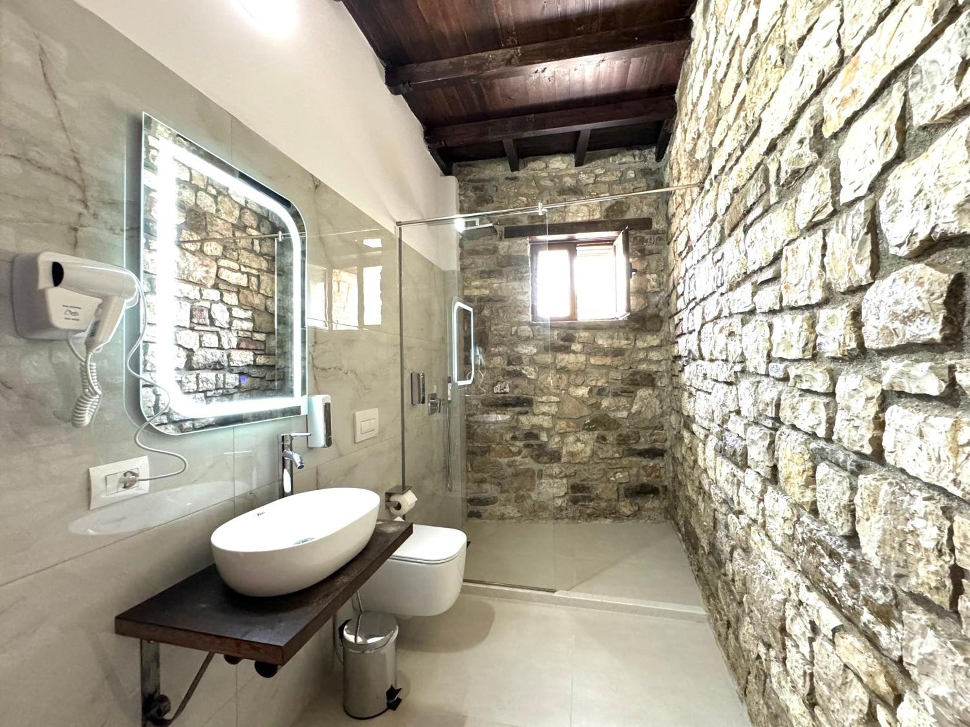 White House Boutique & Restaurant - Since 1999 Hotel Berat