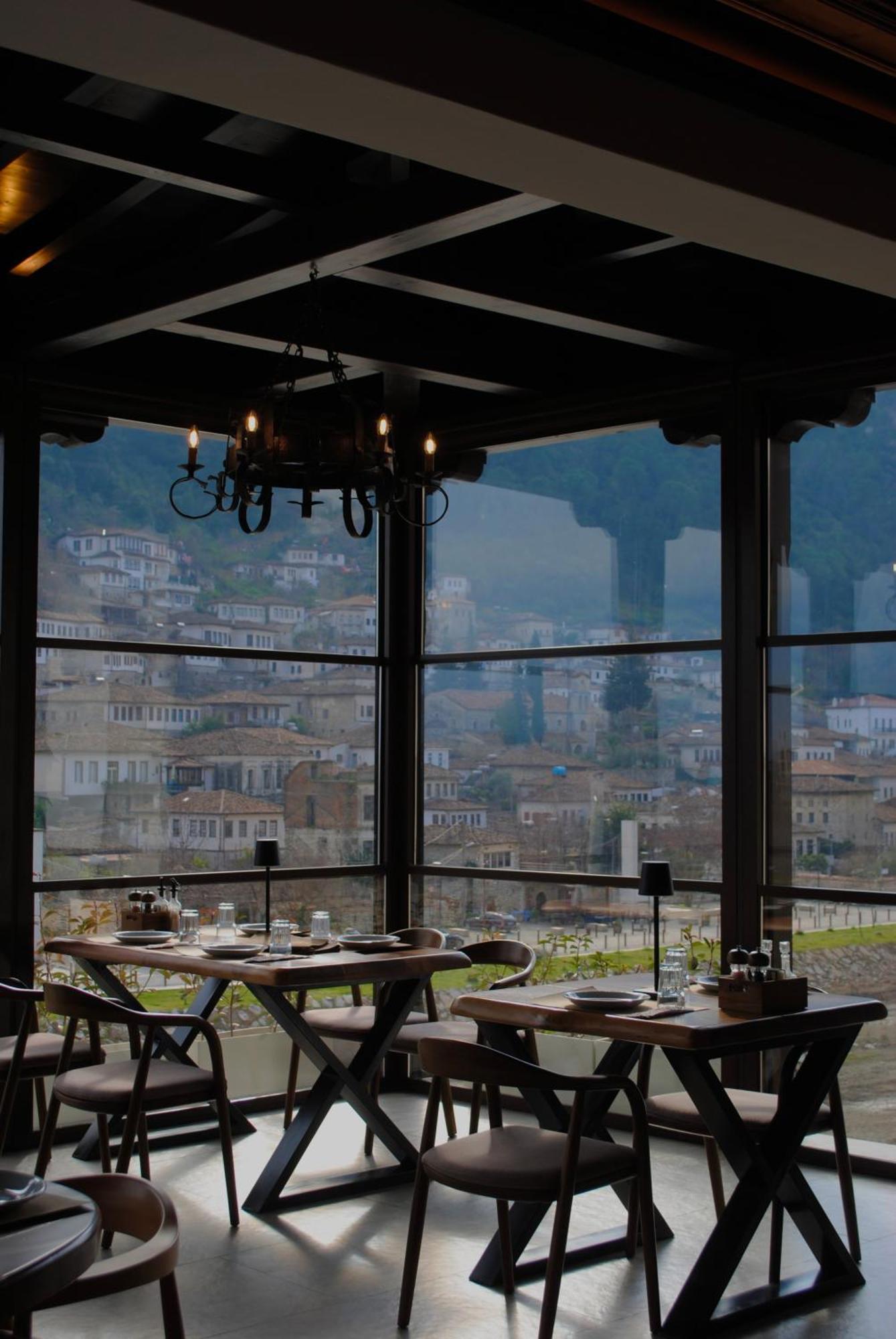 Hotel White House Boutique & Restaurant - Since 1999 *